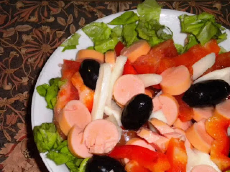 Salata de crenvursti
