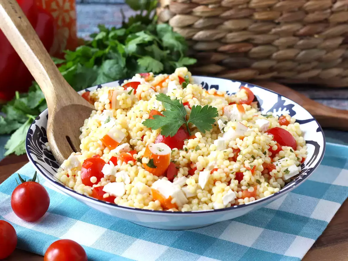Salată de cușcuș perlat cu surimi: proaspătă, ușor de preparat și perfectă pentru vară - poza 3