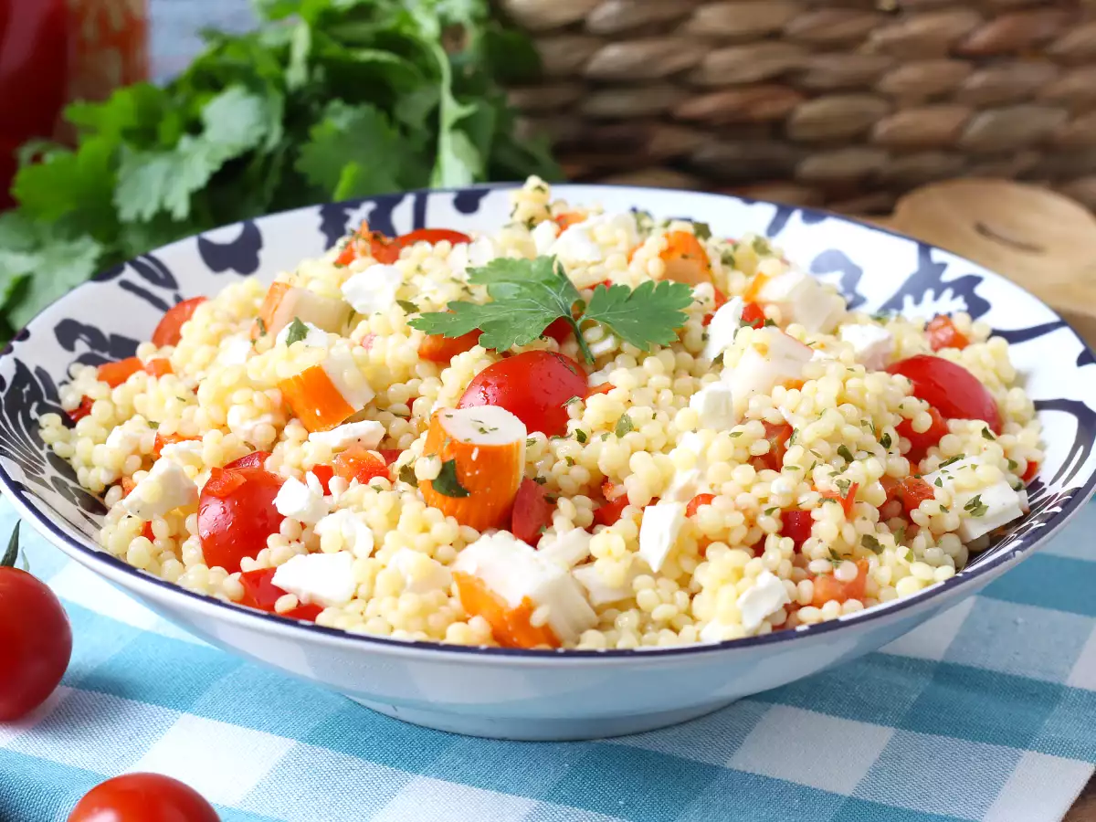 Salată de cușcuș perlat cu surimi: proaspătă, ușor de preparat și perfectă pentru vară - poza 6