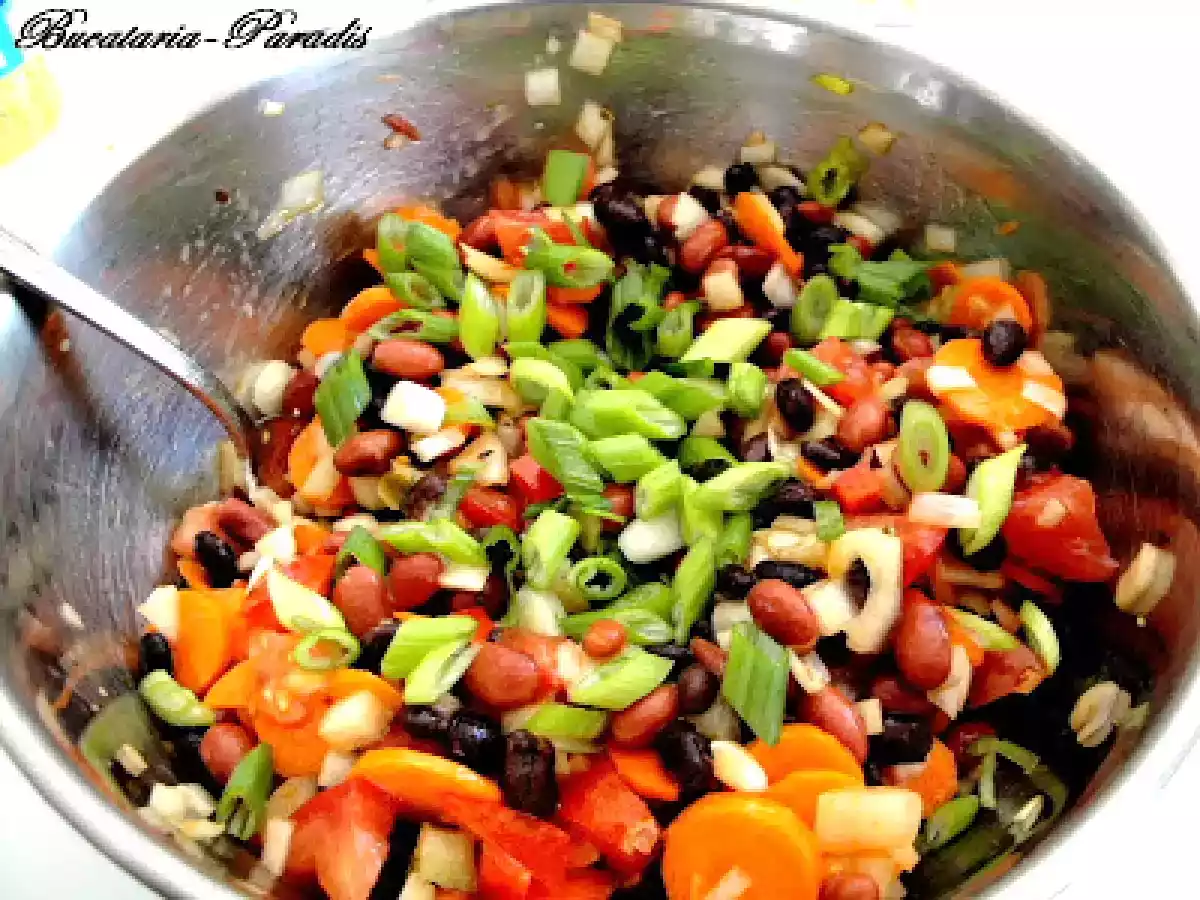 SALATA DE FASOLE IN CULORI CU PESTE AFUMAT - poza 7