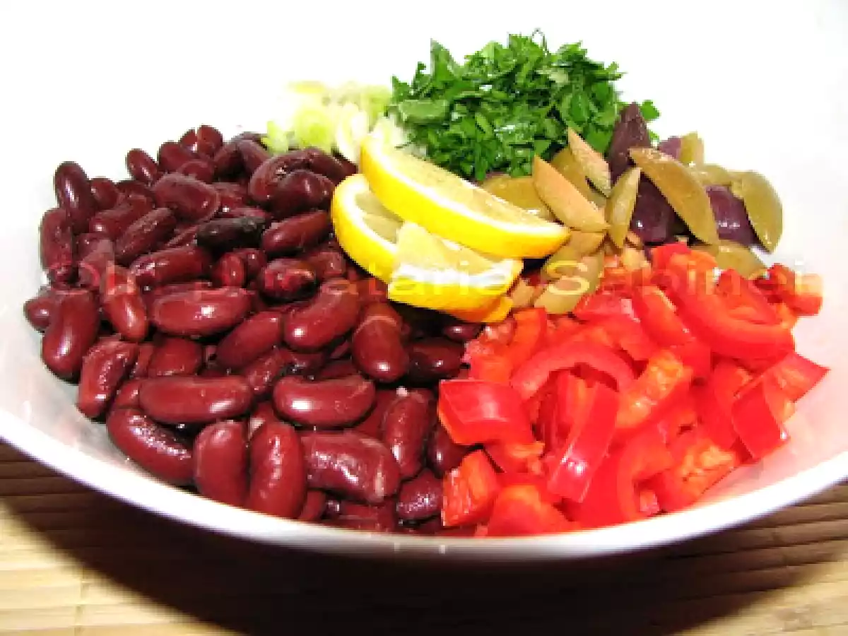 SALATA DE FASOLE ROSIE