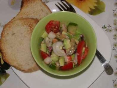Salata de fructe de mare cu avocado