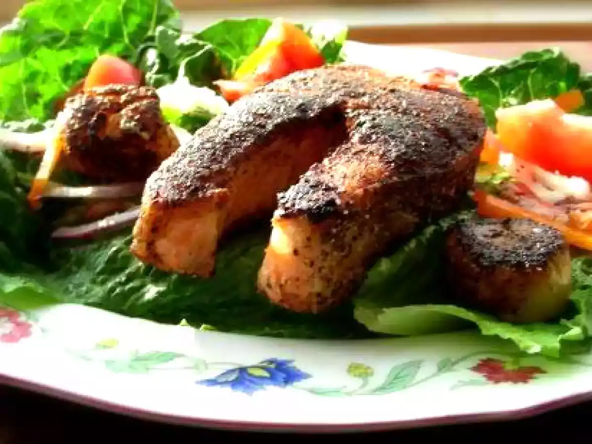 Salata de fructe de mare cu somon