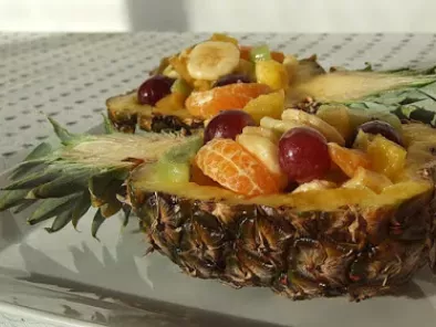 Salata de fructe in ananas