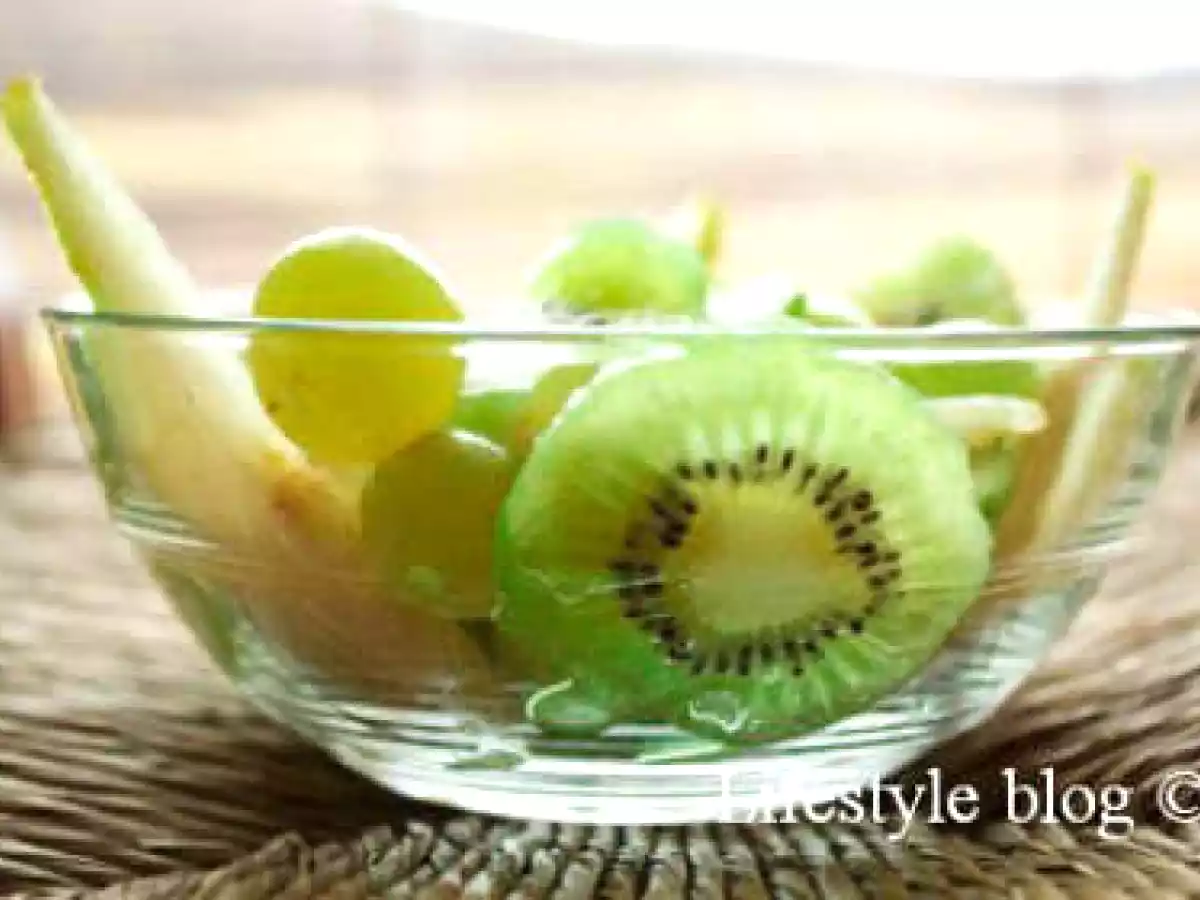 Salata de fructe verzi