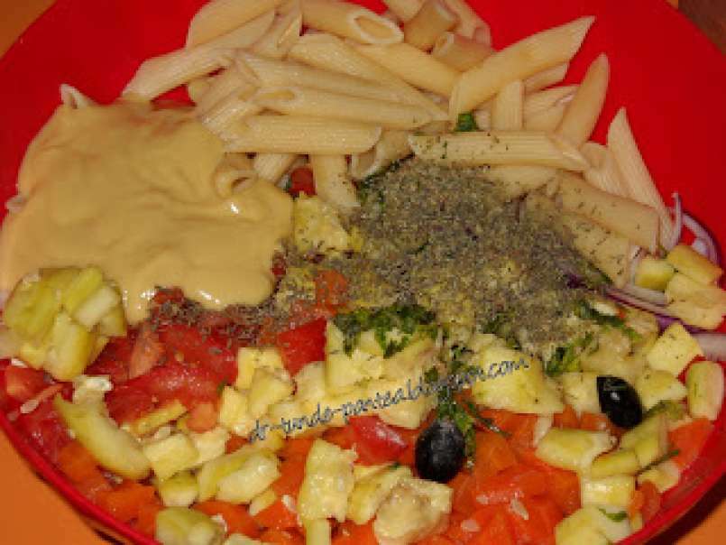Salata de legume, rucola cu paste si sos de mustar - poza 2