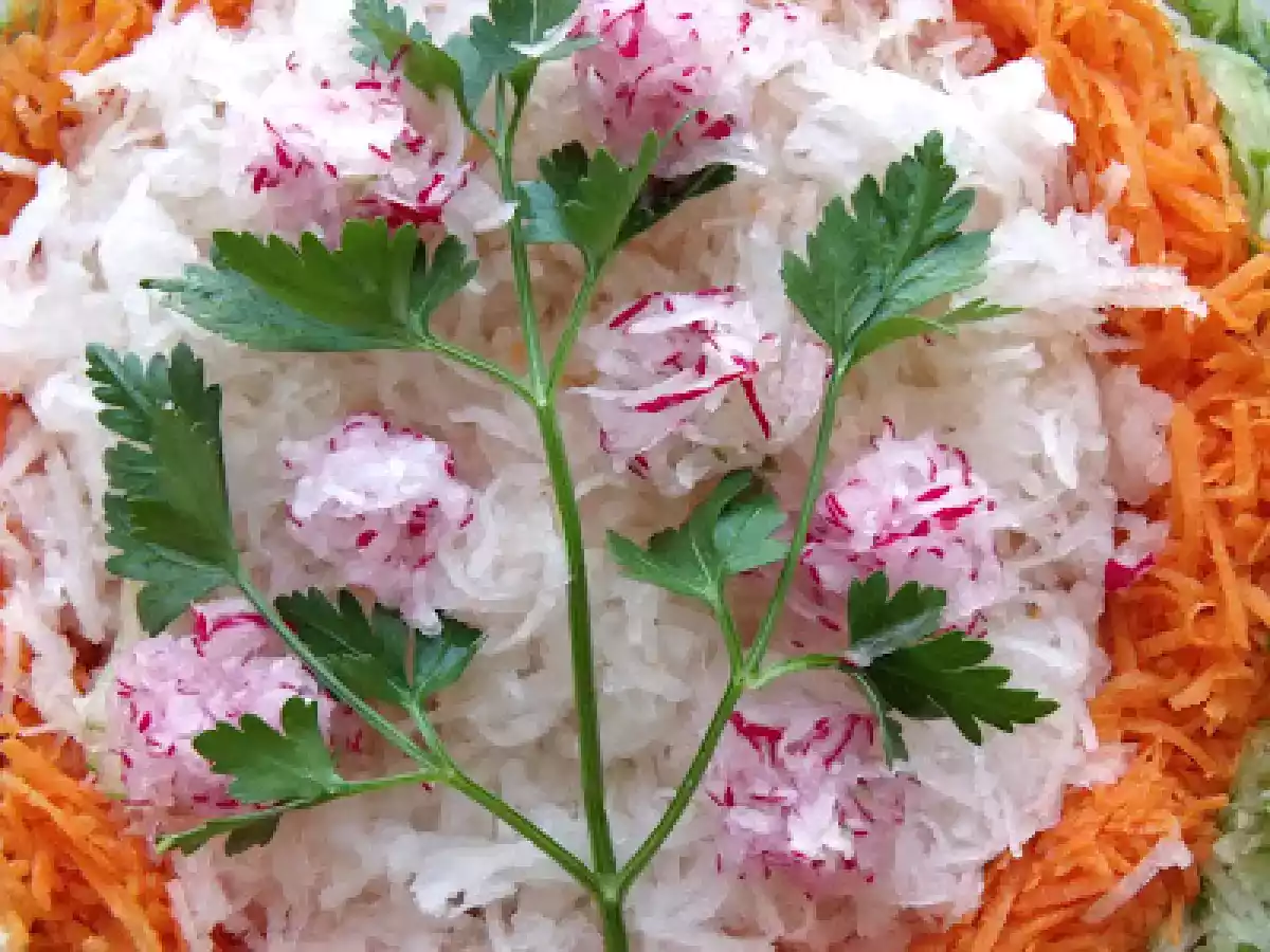 Salata de morcov si ridiche (carrot and radish salad) - poza 2