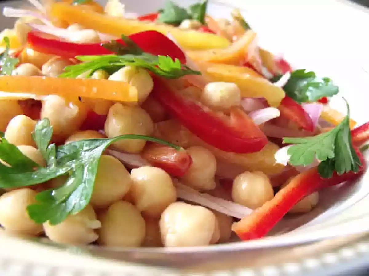 SALATA DE NAUT CU ARDEI (CHICKPEA&PEPPERS SALAD)