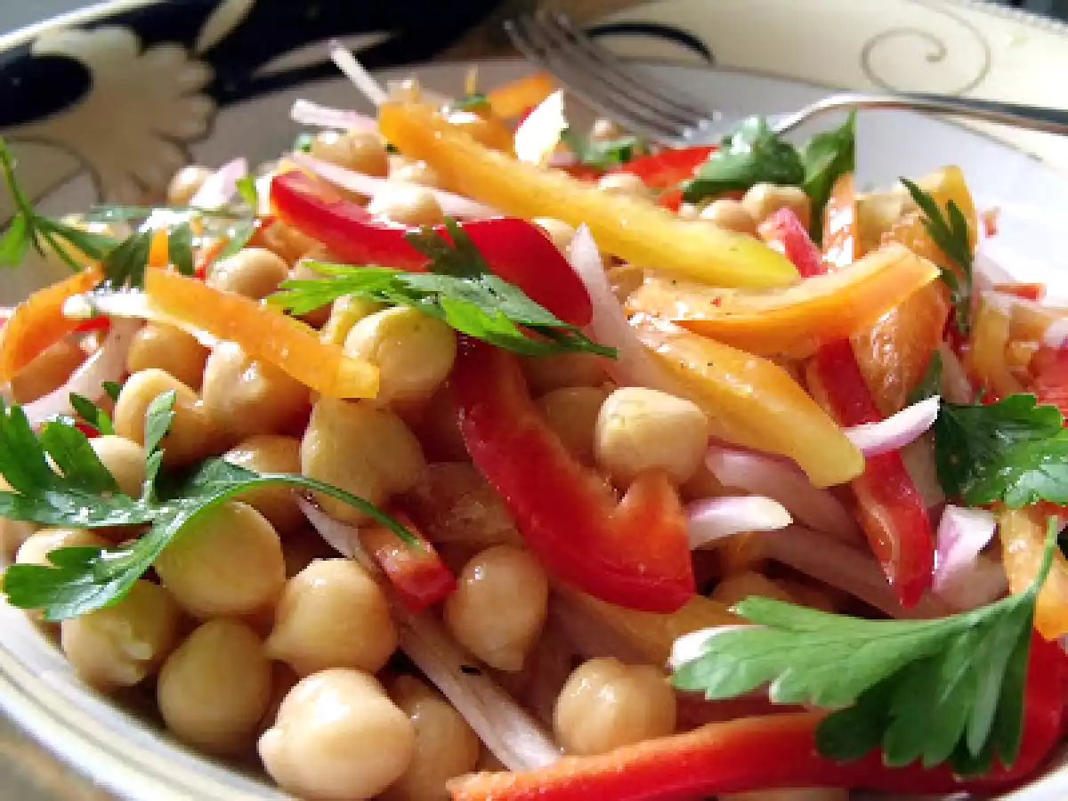SALATA DE NAUT CU ARDEI (CHICKPEA&PEPPERS SALAD) - poza 3