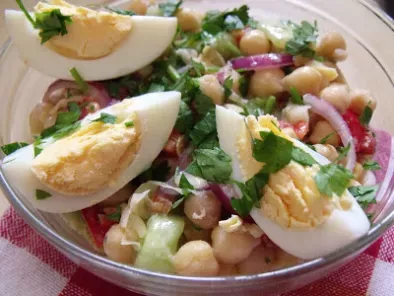 Salata de naut si ou(chickpea &egg salad)