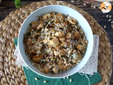 Salată de orez cu pui, dovlecel, semințe de pin și oțet balsamic, poza 3