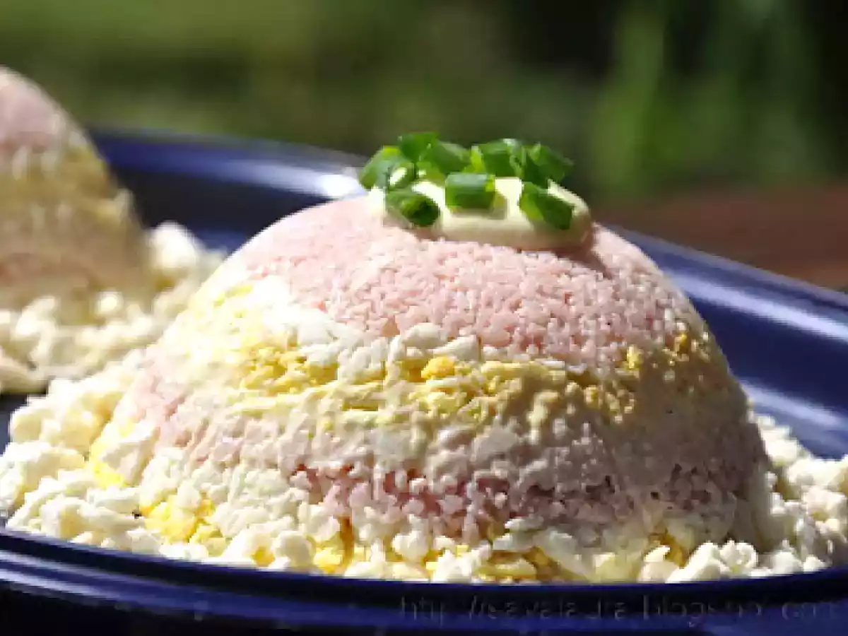 Salata de oua, in straturi