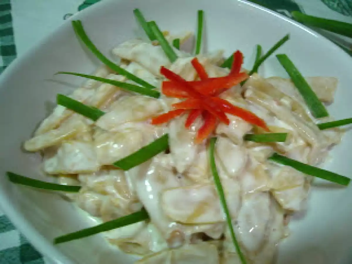 Salata de pastai cu maioneza si usturoi