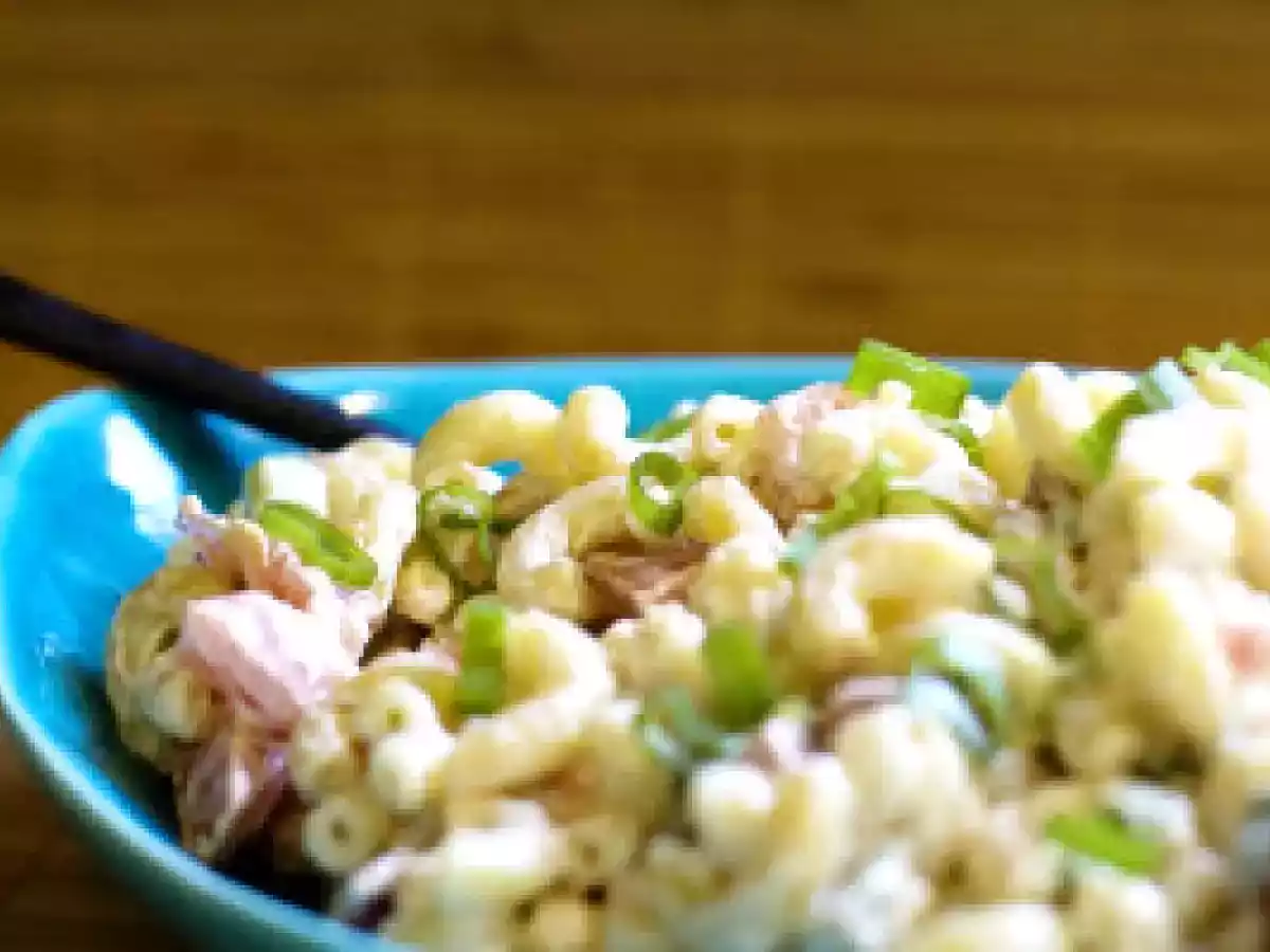 Salata de paste cu ardei, ou si maioneza