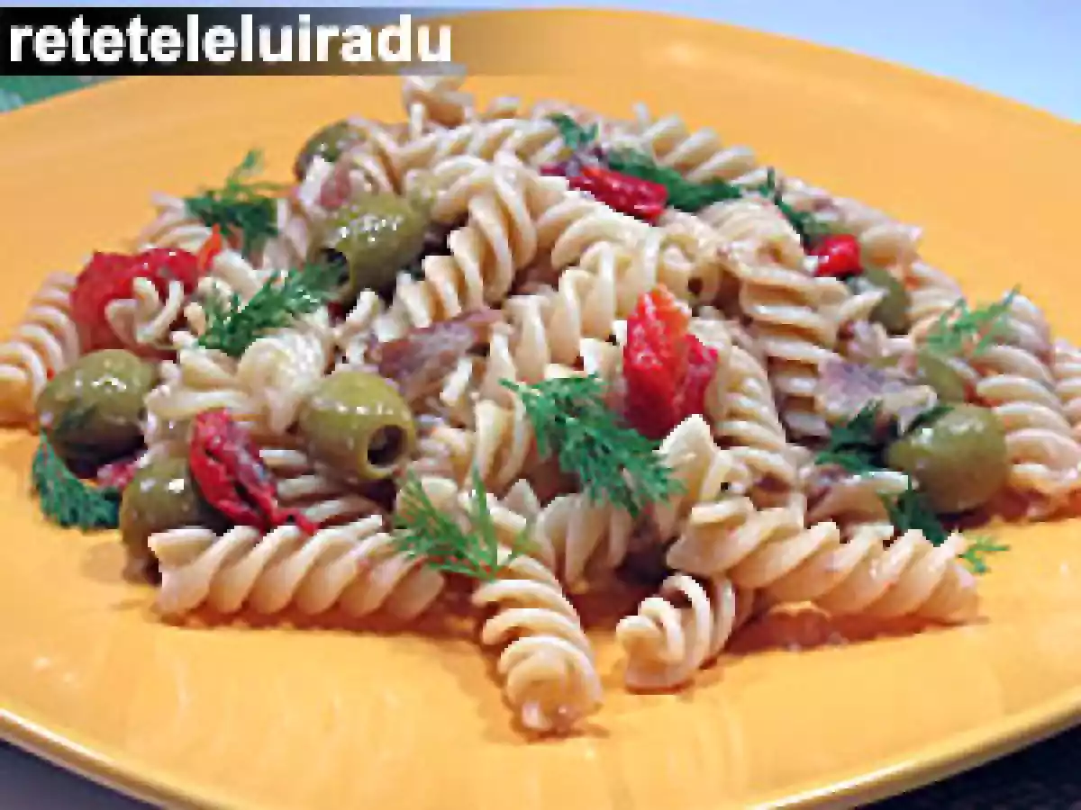 Salata de paste cu peste afumat