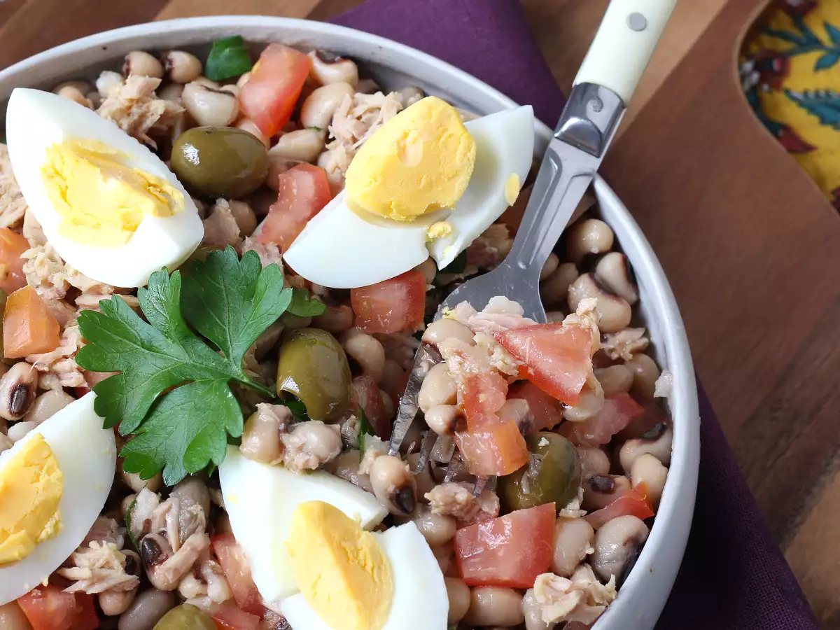 Salată de porumb cu ton, ouă și măsline: preparat clasic portughez! - poza 2
