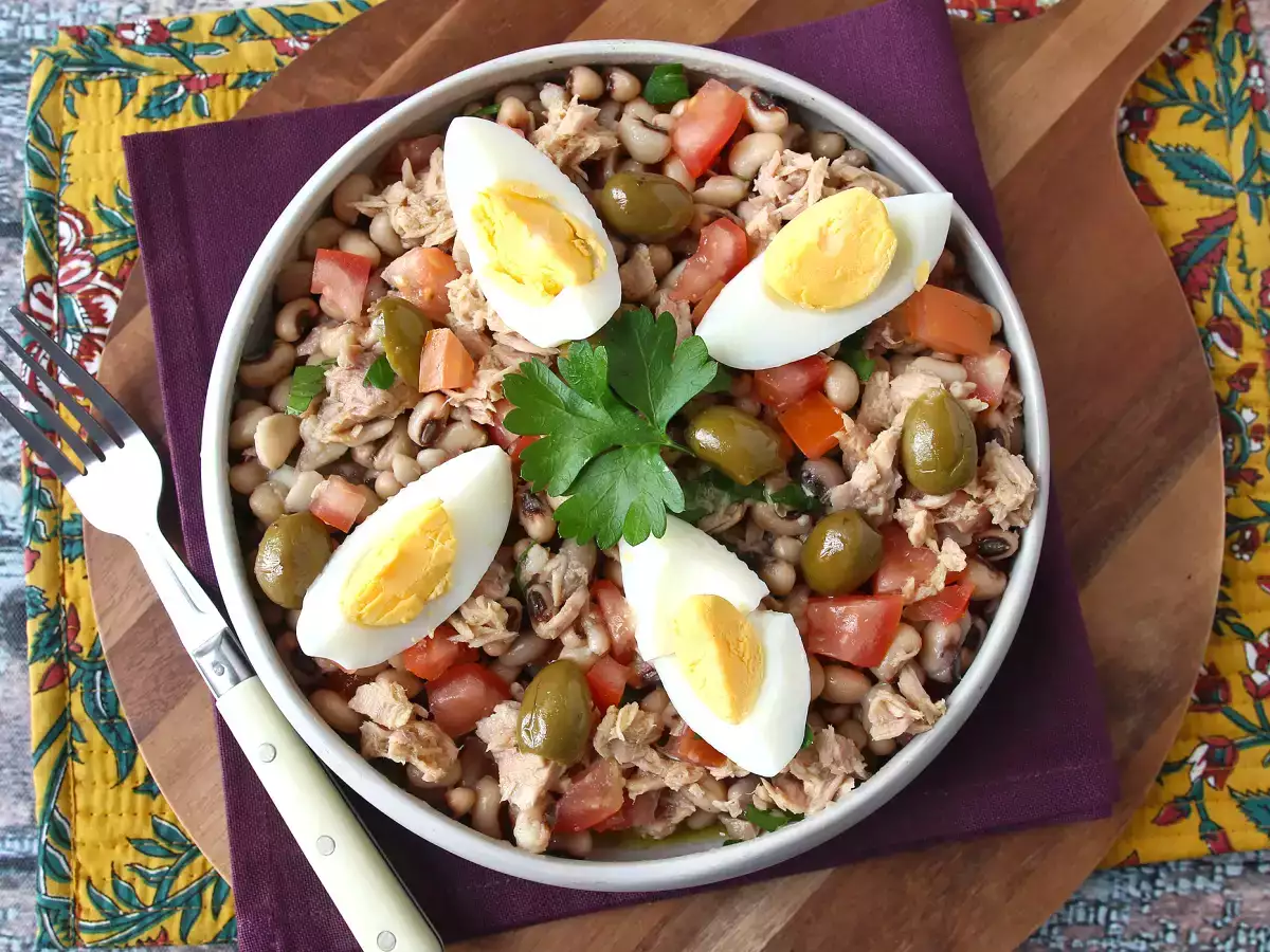 Salată de porumb cu ton, ouă și măsline: preparat clasic portughez! - poza 3