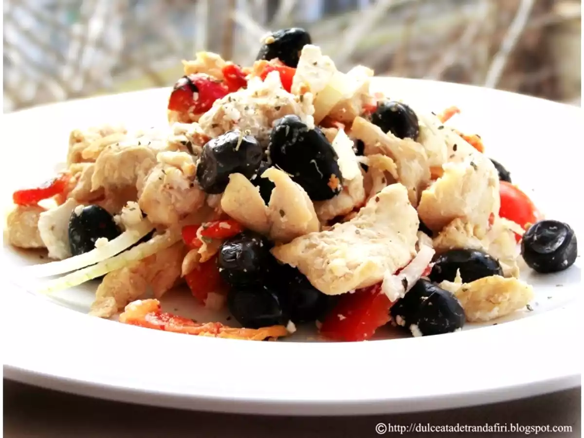 Salata de pui cu ardei copti