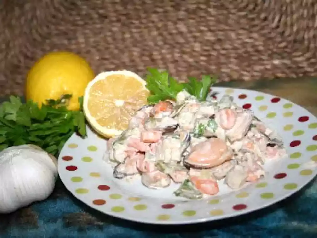 Salata de scoici cu legume si maioneza