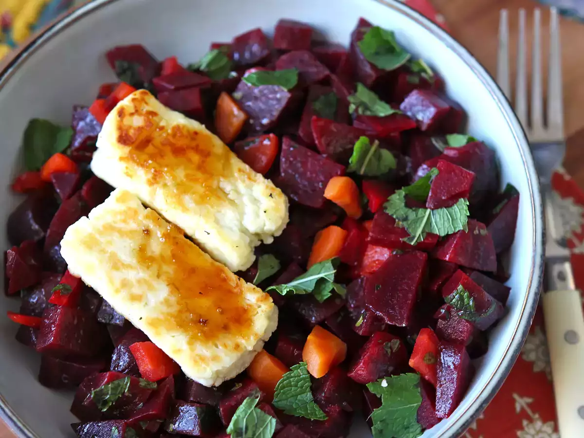 Salată de sfeclă cu halloumi la grătar - poza 5