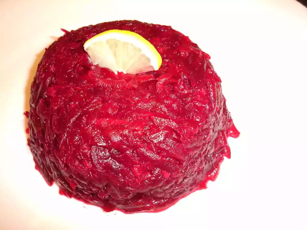 Salata de sfecla rosie cu usturoi