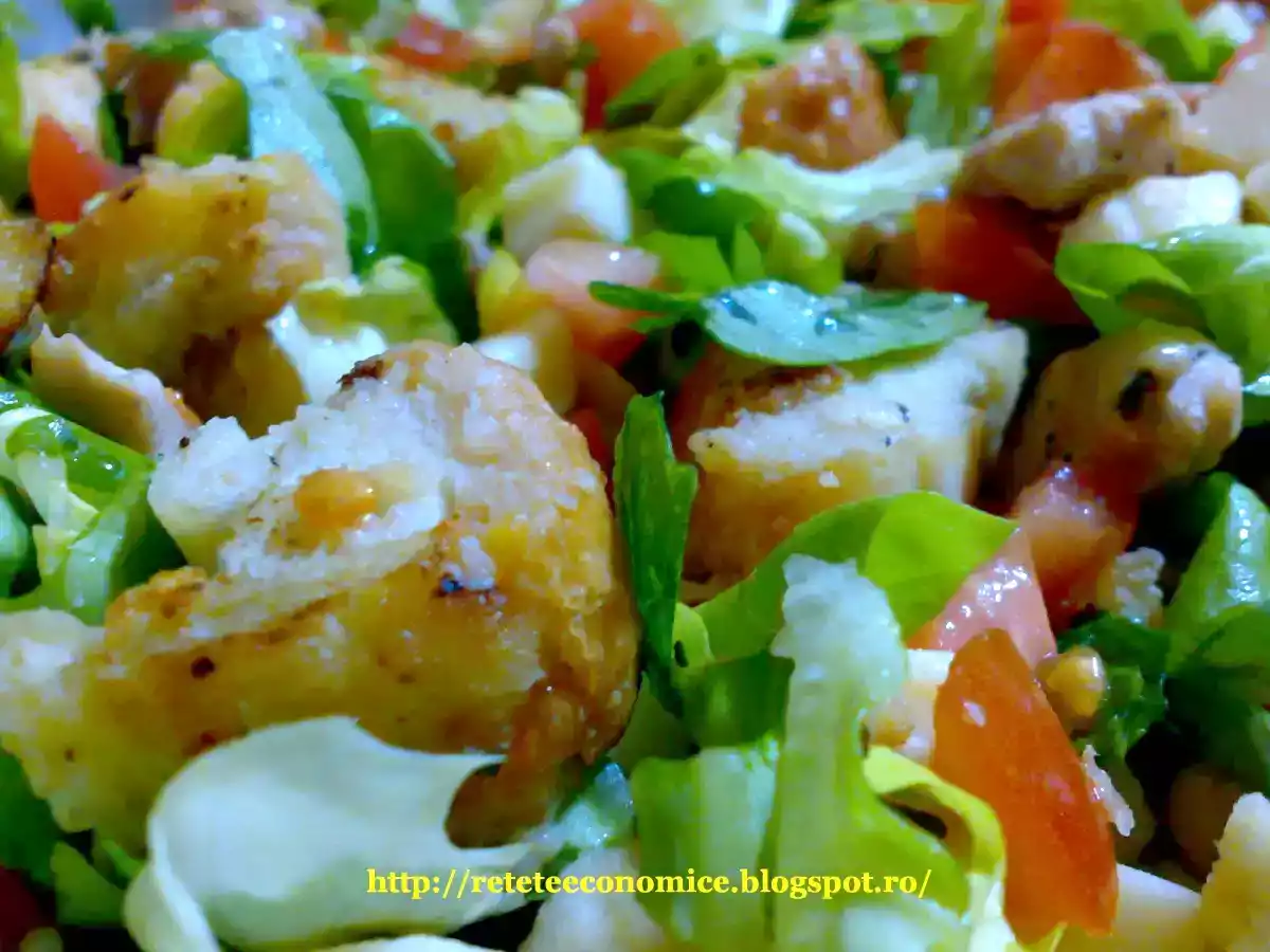 Salata din piept de pui cu crutoane