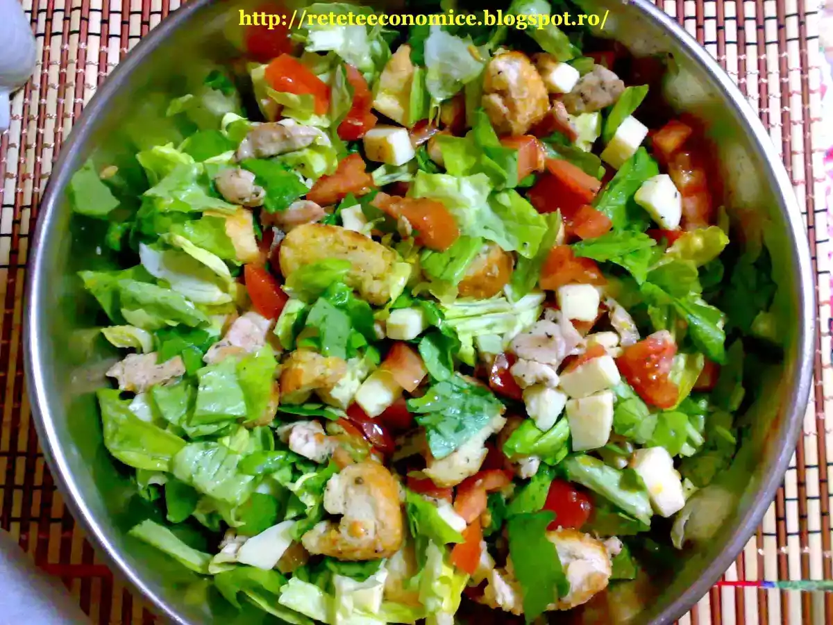 Salata din piept de pui cu crutoane - poza 3