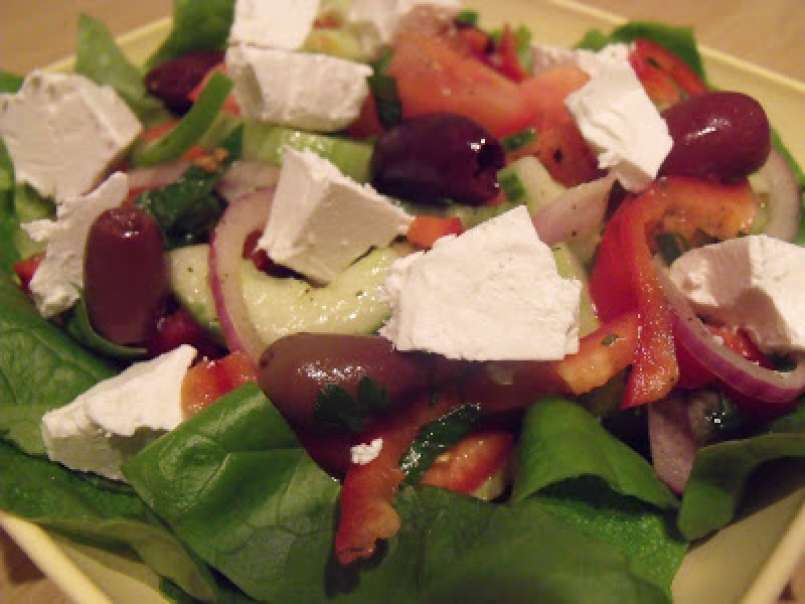 Salata greceasca (greek salad) - poza 2