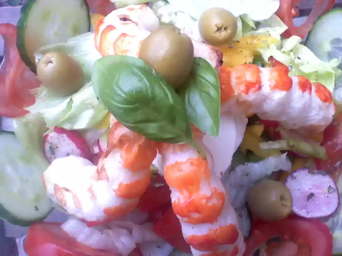 Salata mediteraneana cu creveti - poza 3