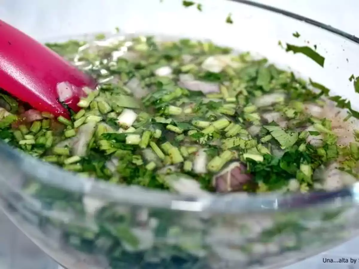 Salata mexicana - cu avocado, rosii si dressing cu coriandru - poza 5