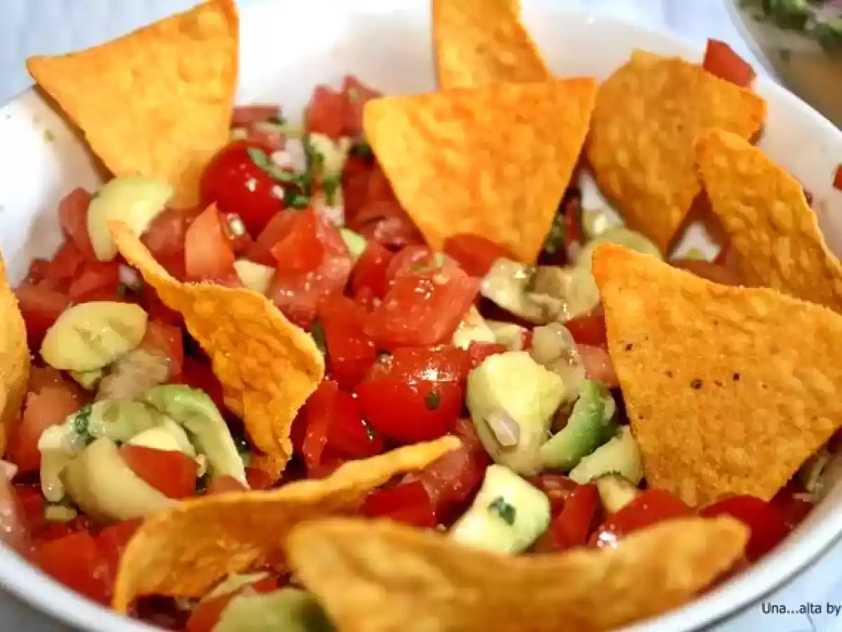 Salata mexicana - cu avocado, rosii si dressing cu coriandru - poza 6