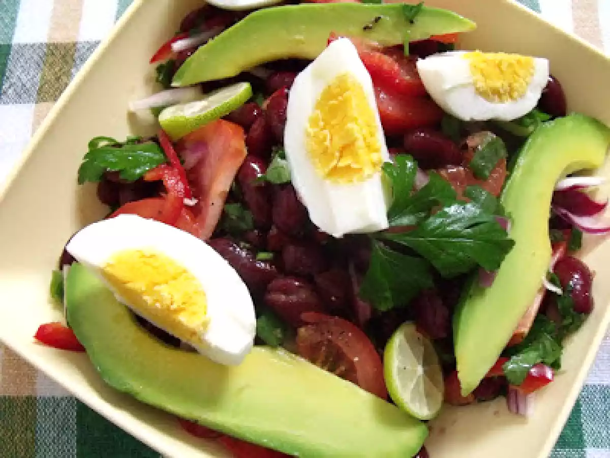 Salata mexicana cu fasole rosie