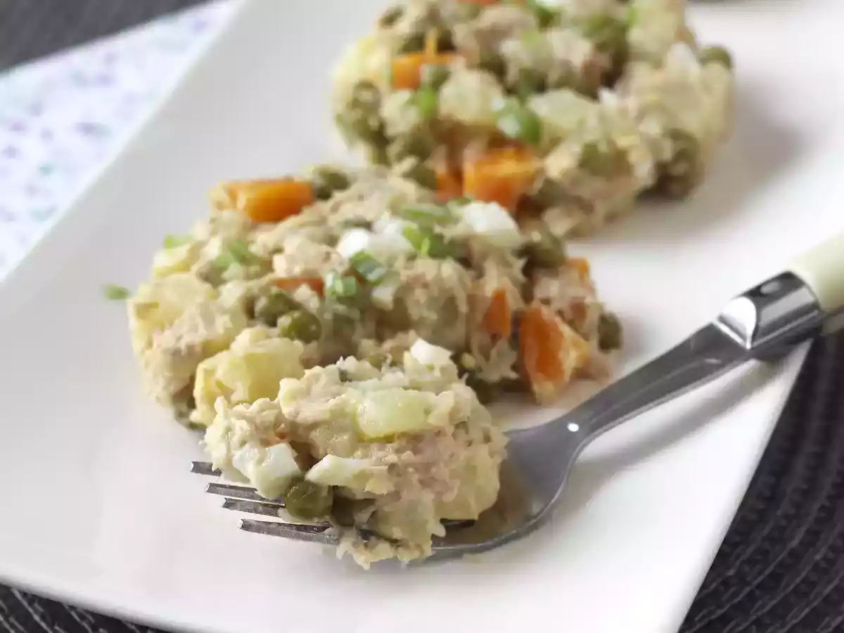 Salată rusească cu maioneză de casă - poza 2