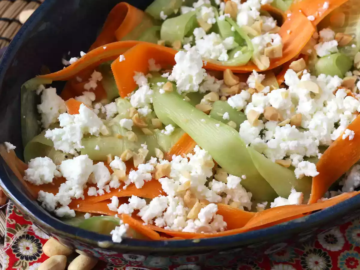 Salată tagliatelle din legume și sos de arahide - poza 4
