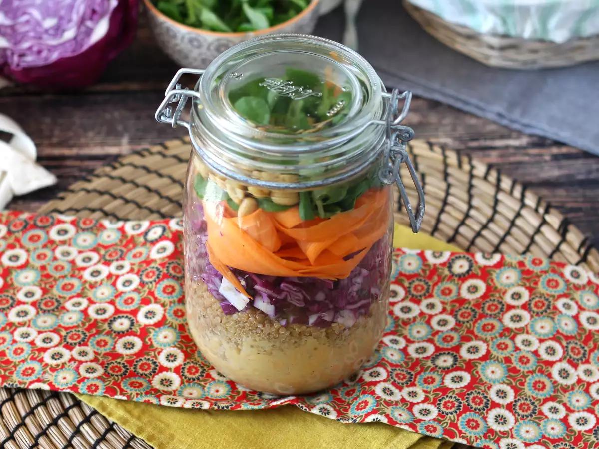 Salată vegetariană la borcan - poza 5