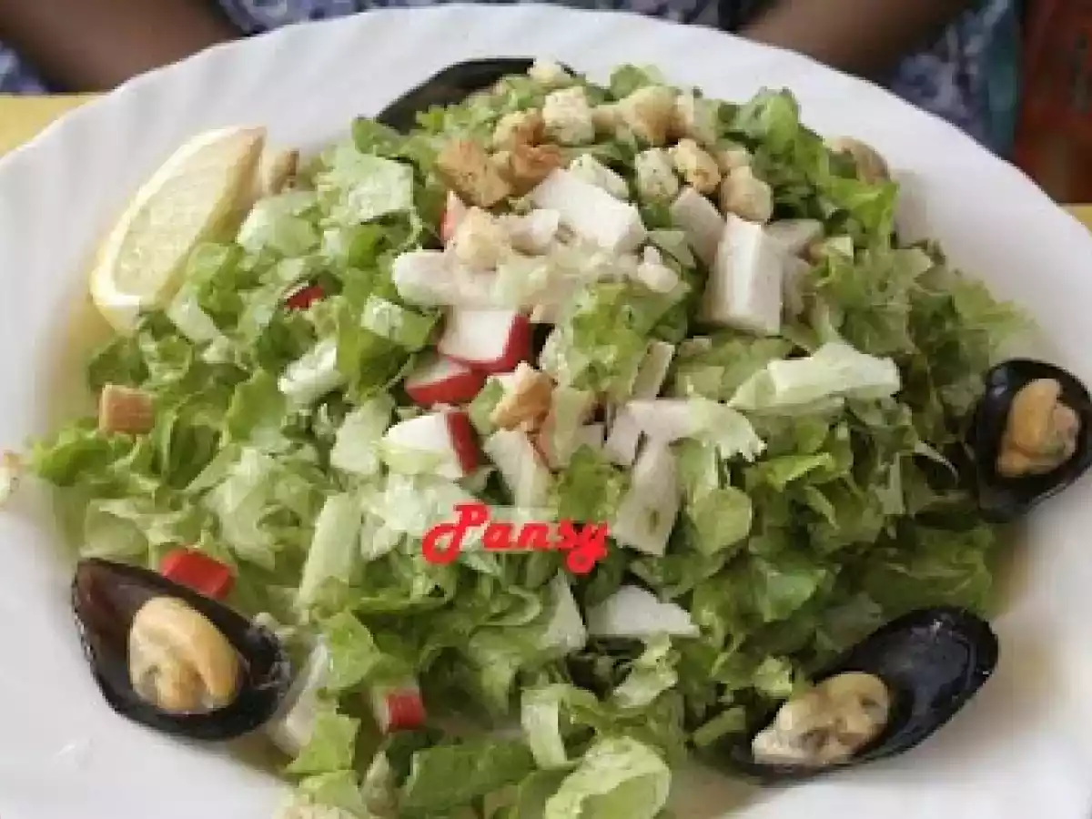Salata verde cu fructe de mare