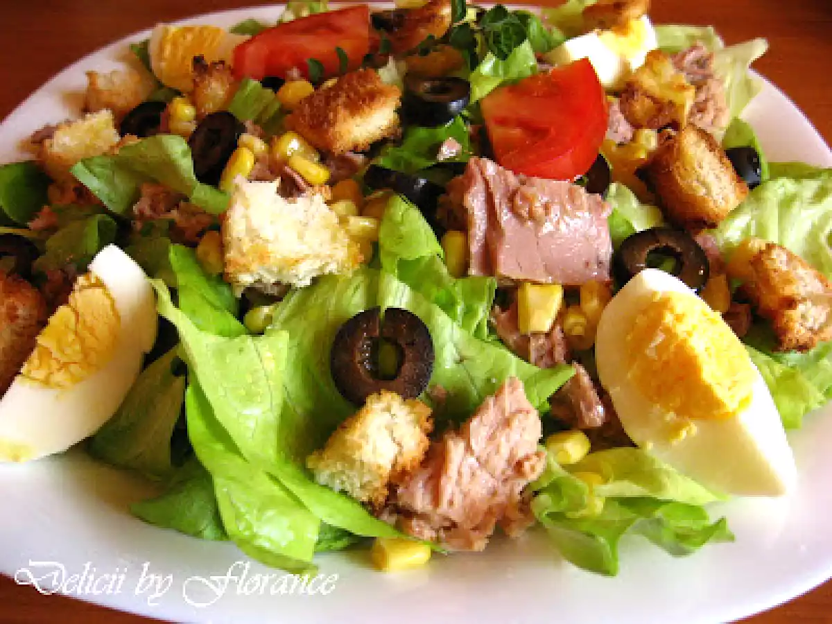 SALATA verde cu ton si crutoane