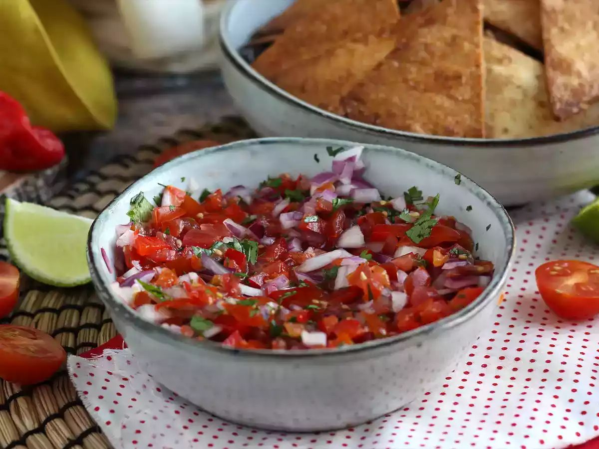 Salsa mexicana Pico de gallo si Tortillas chips - poza 3
