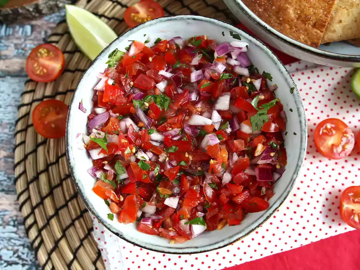 Salsa mexicana Pico de gallo si Tortillas chips - poza 6