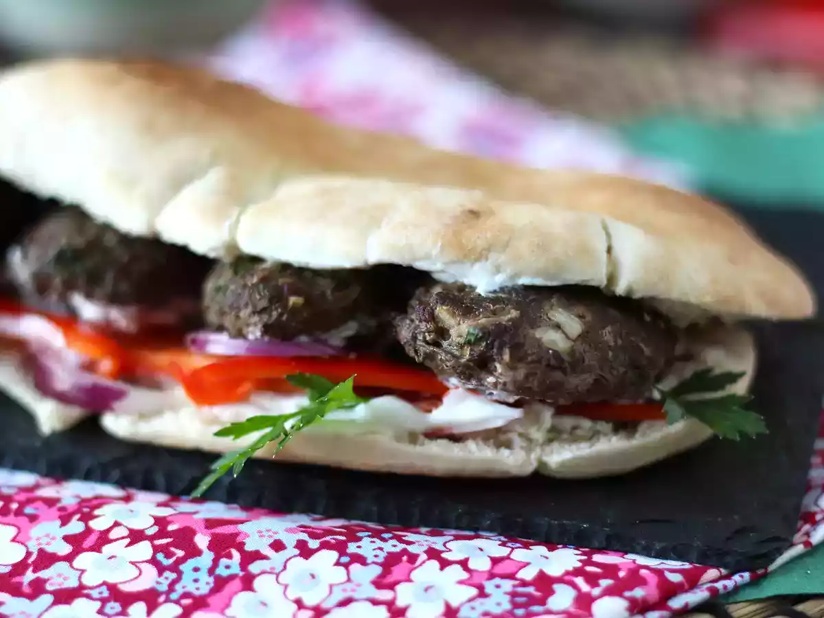 Sandvișuri turcești cu chiftele Köfte - poza 2