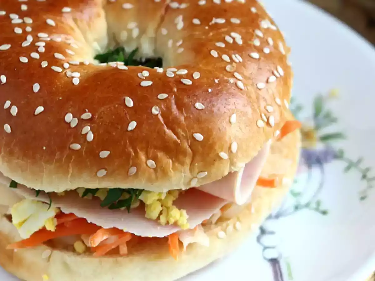 Sandwich bagel, curcan, salata de varza si ou - poza 3