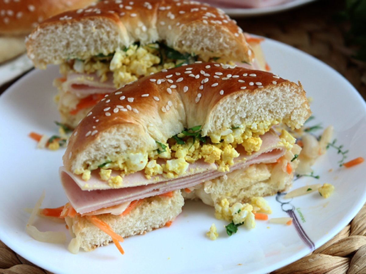 Sandwich bagel, curcan, salata de varza si ou - poza 4