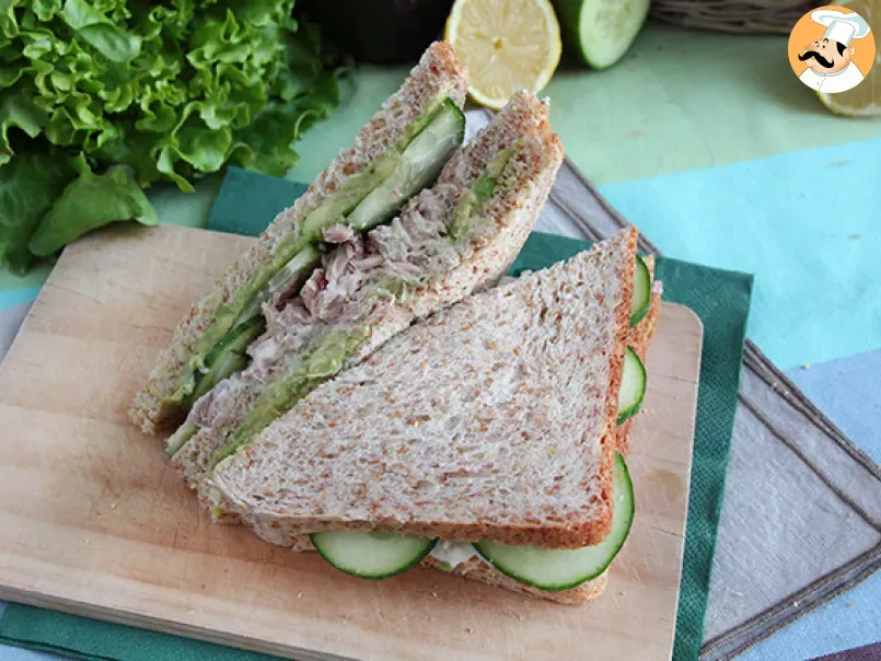Sandwich Club cu ton si avocado - poza 4
