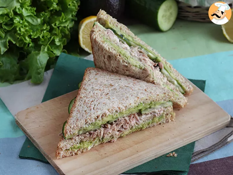 Sandwich Club cu ton si avocado - poza 5