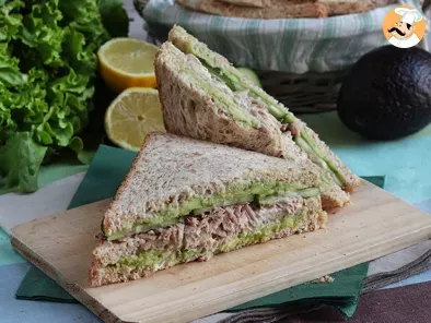 Sandwich Club cu ton si avocado - poza 3