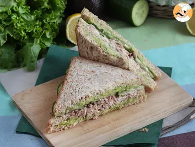 Sandwich Club cu ton si avocado - poza 5