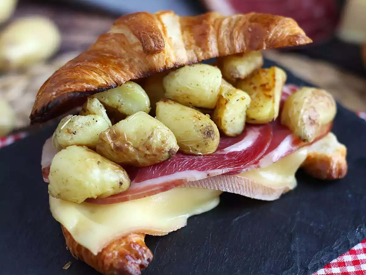 Sandwich croissant cu raclette pentru un brunch gourmet reusit! - poza 5