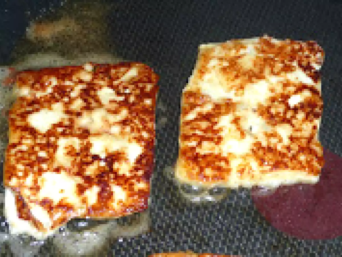 Sandwich cu friganele si branza prajita - poza 2