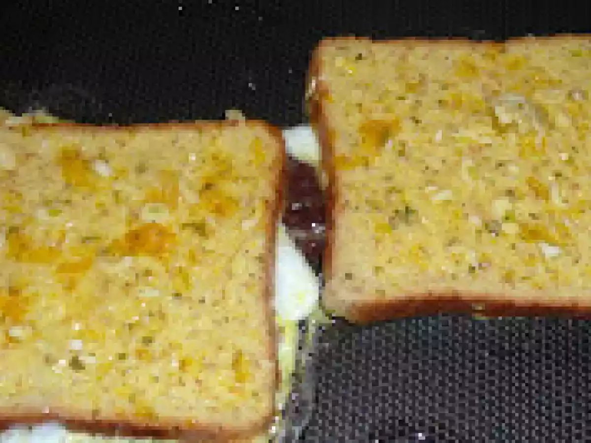 Sandwich cu friganele si branza prajita - poza 4