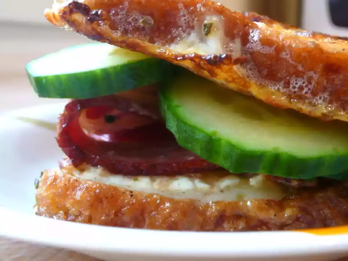 Sandwich cu friganele si branza prajita - poza 5